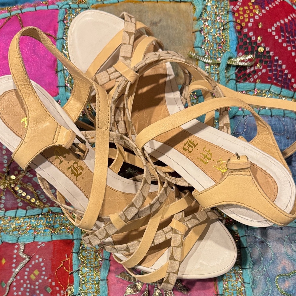 NWOT L A M B GORGEOUS Leather Platforms!!